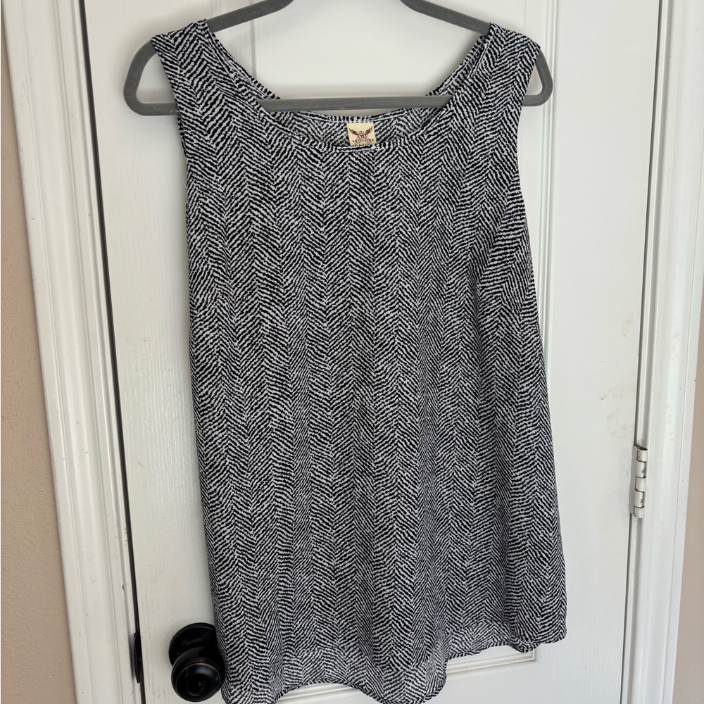 Women’s 1X Faded Glory Black and White Chevron Tank Top Summer Lightweight XL